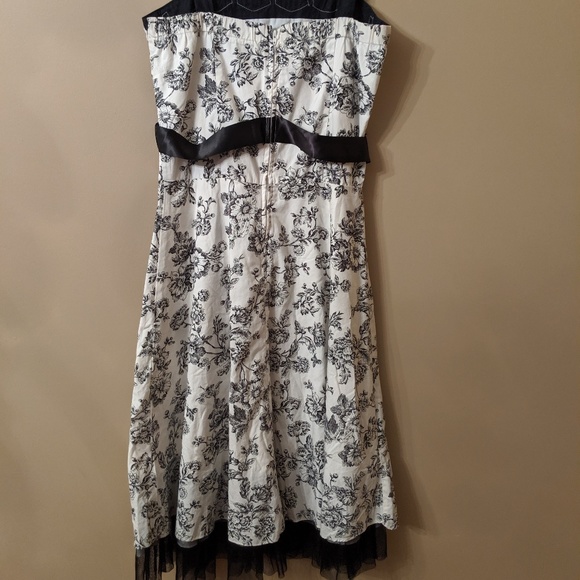 Vintage Black and White Dress - Picture 2 of 5